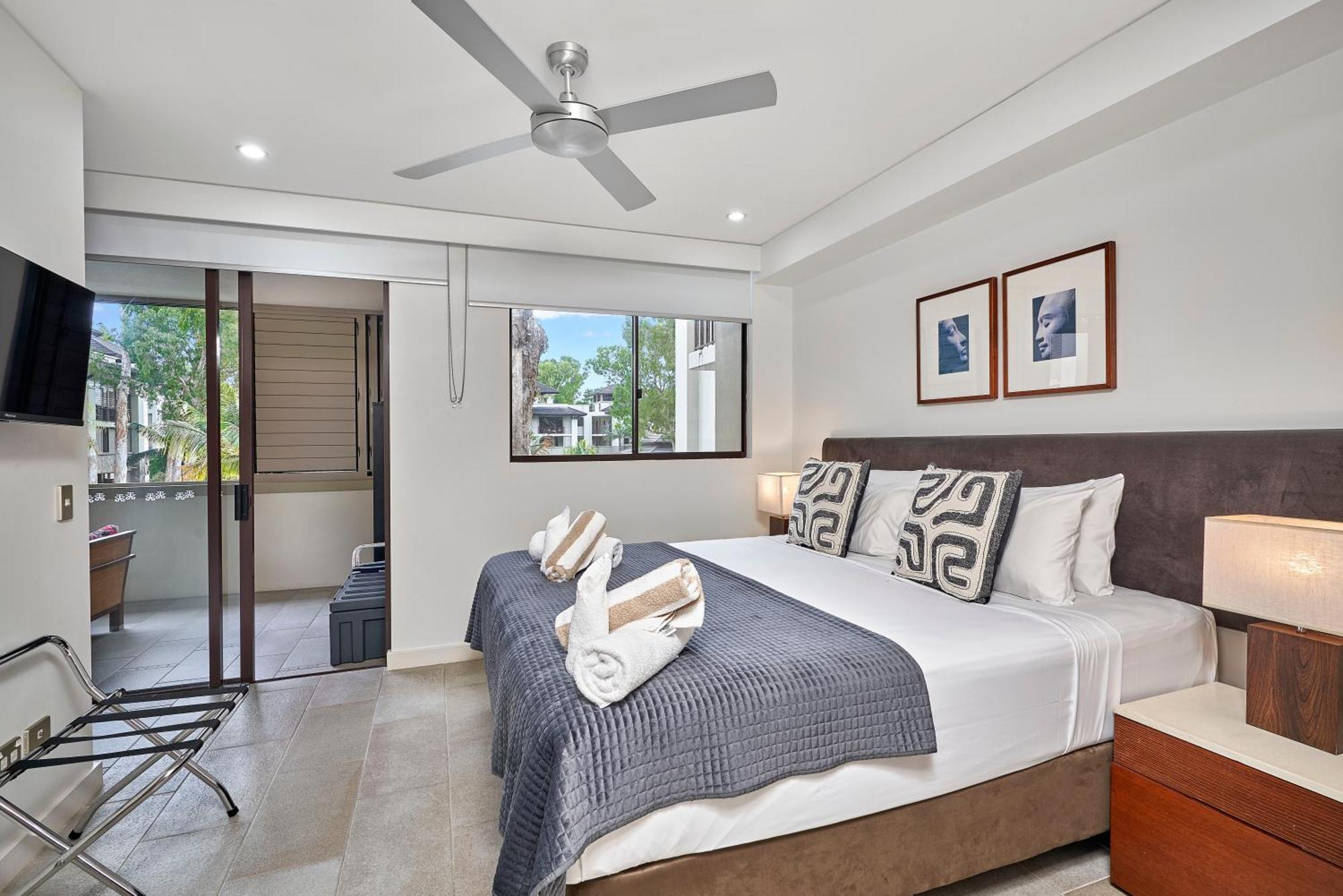 Private Apartments In The Temple Beachfront Resort Palm Cove Zimmer foto