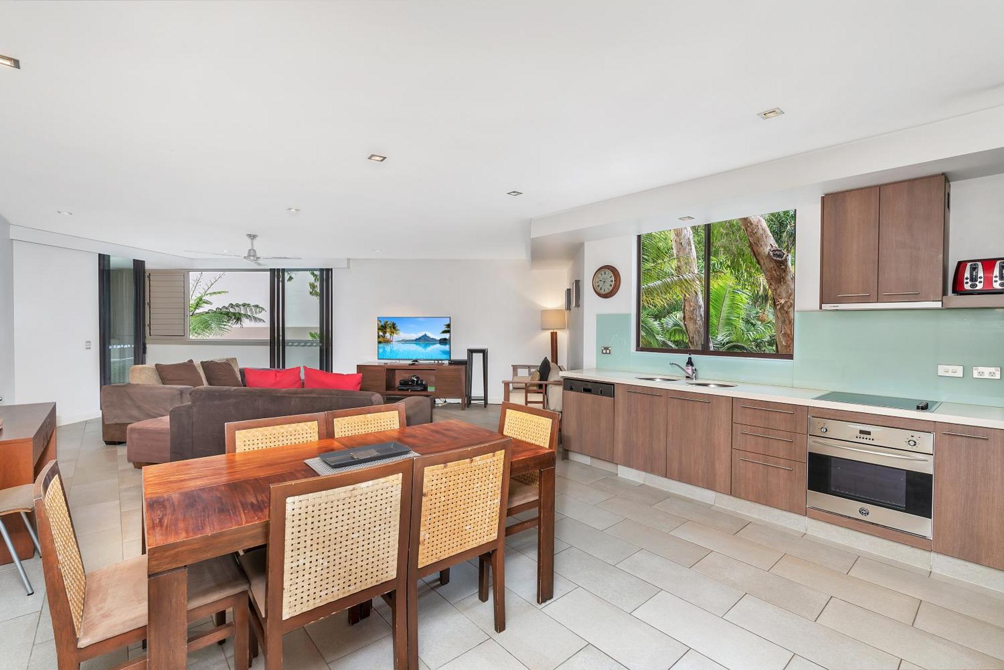 Private Apartments In The Temple Beachfront Resort Palm Cove Zimmer foto