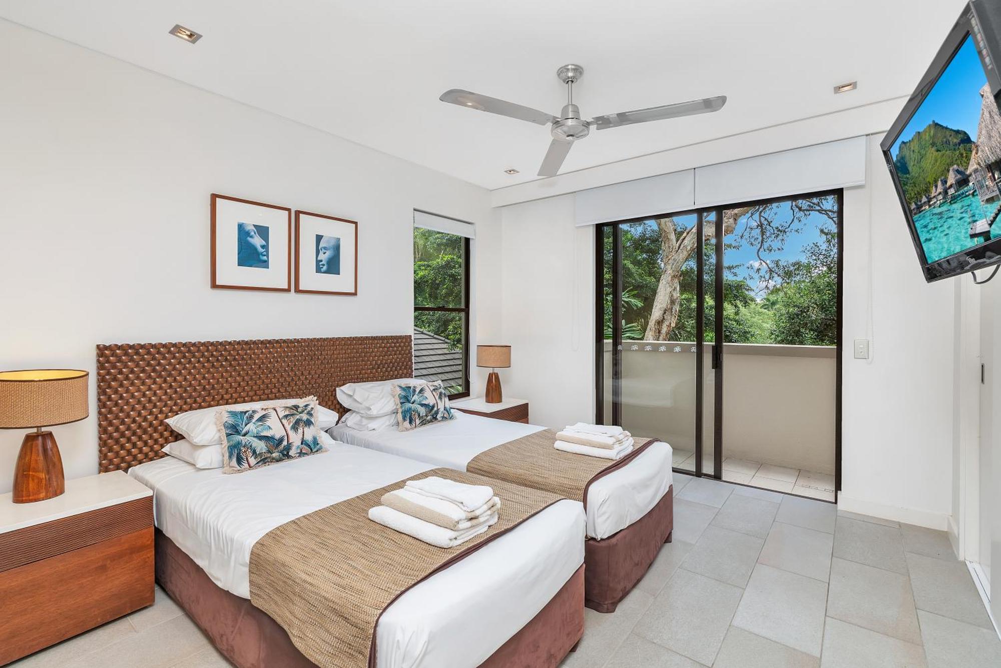 Private Apartments In The Temple Beachfront Resort Palm Cove Zimmer foto