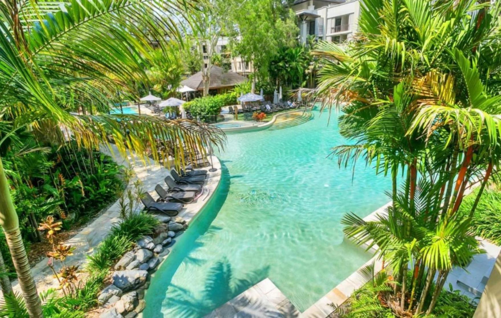 Private Apartments In The Temple Beachfront Resort Palm Cove Zimmer foto