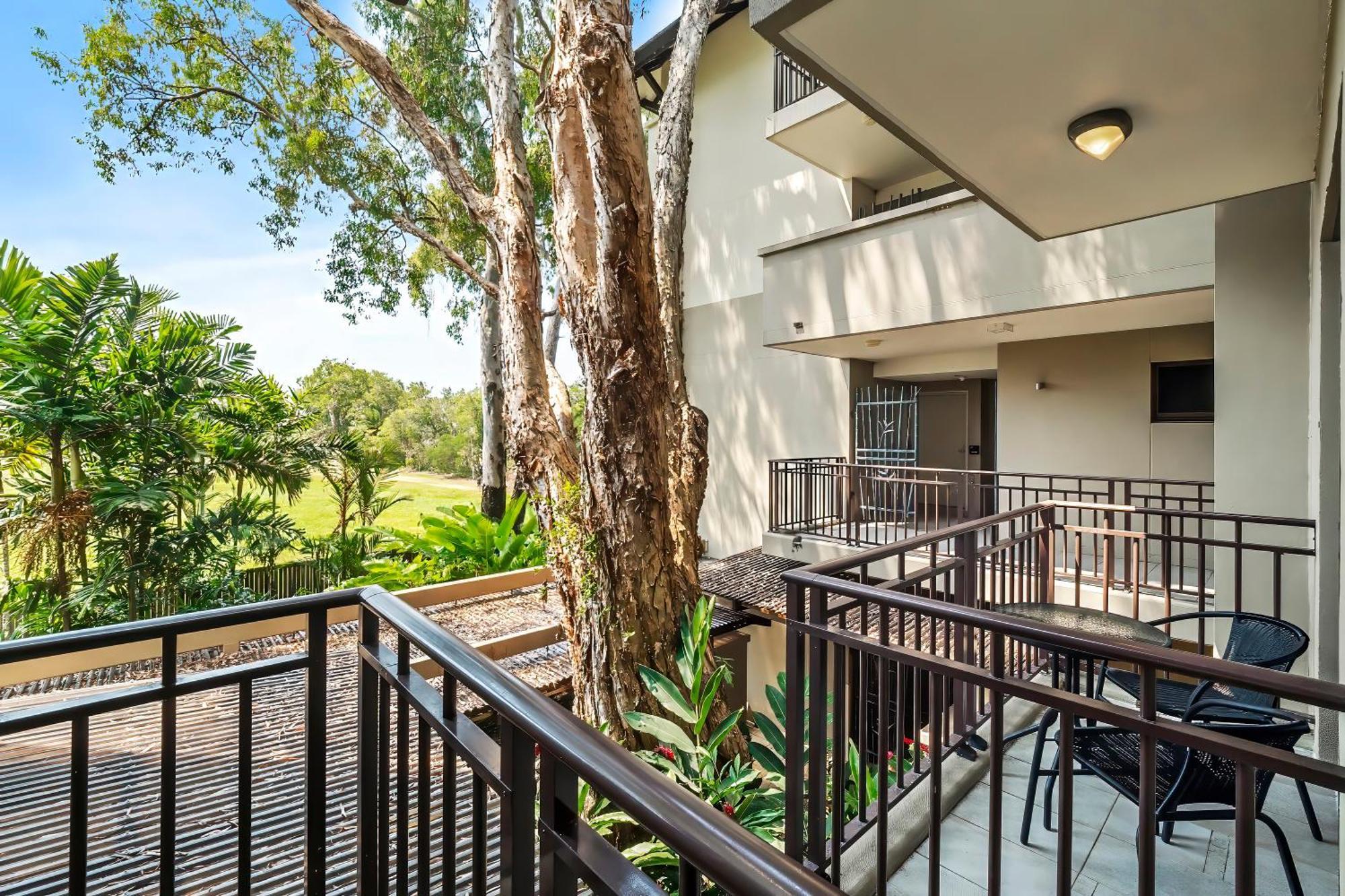 Private Apartments In The Temple Beachfront Resort Palm Cove Zimmer foto