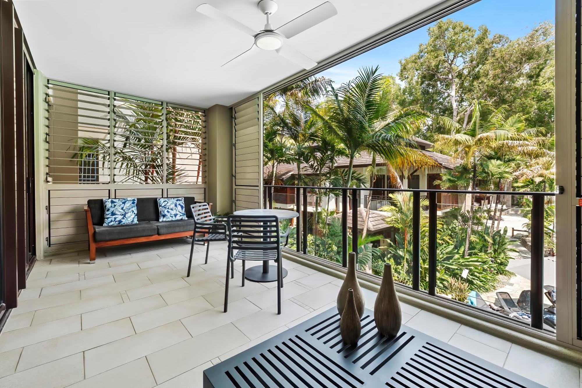 Private Apartments In The Temple Beachfront Resort Palm Cove Zimmer foto