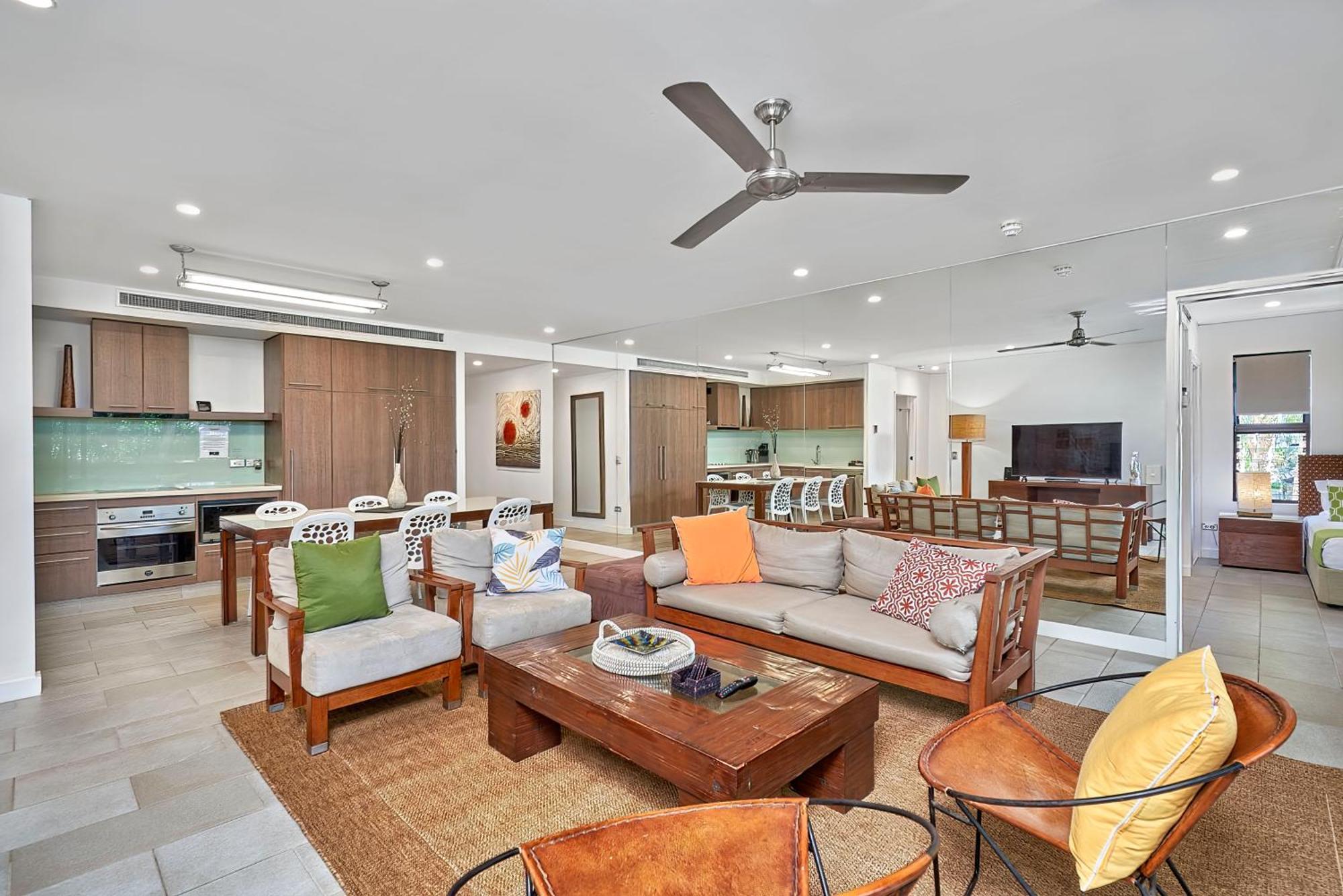 Private Apartments In The Temple Beachfront Resort Palm Cove Zimmer foto