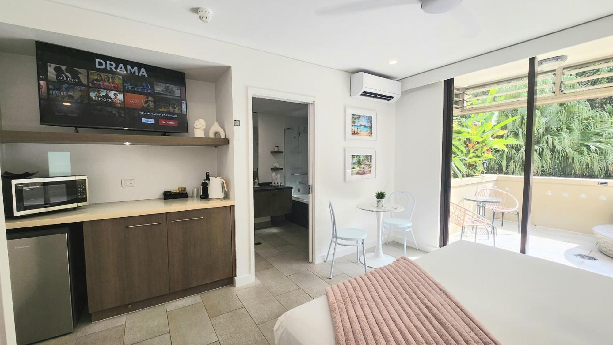 Private Apartments In The Temple Beachfront Resort Palm Cove Zimmer foto