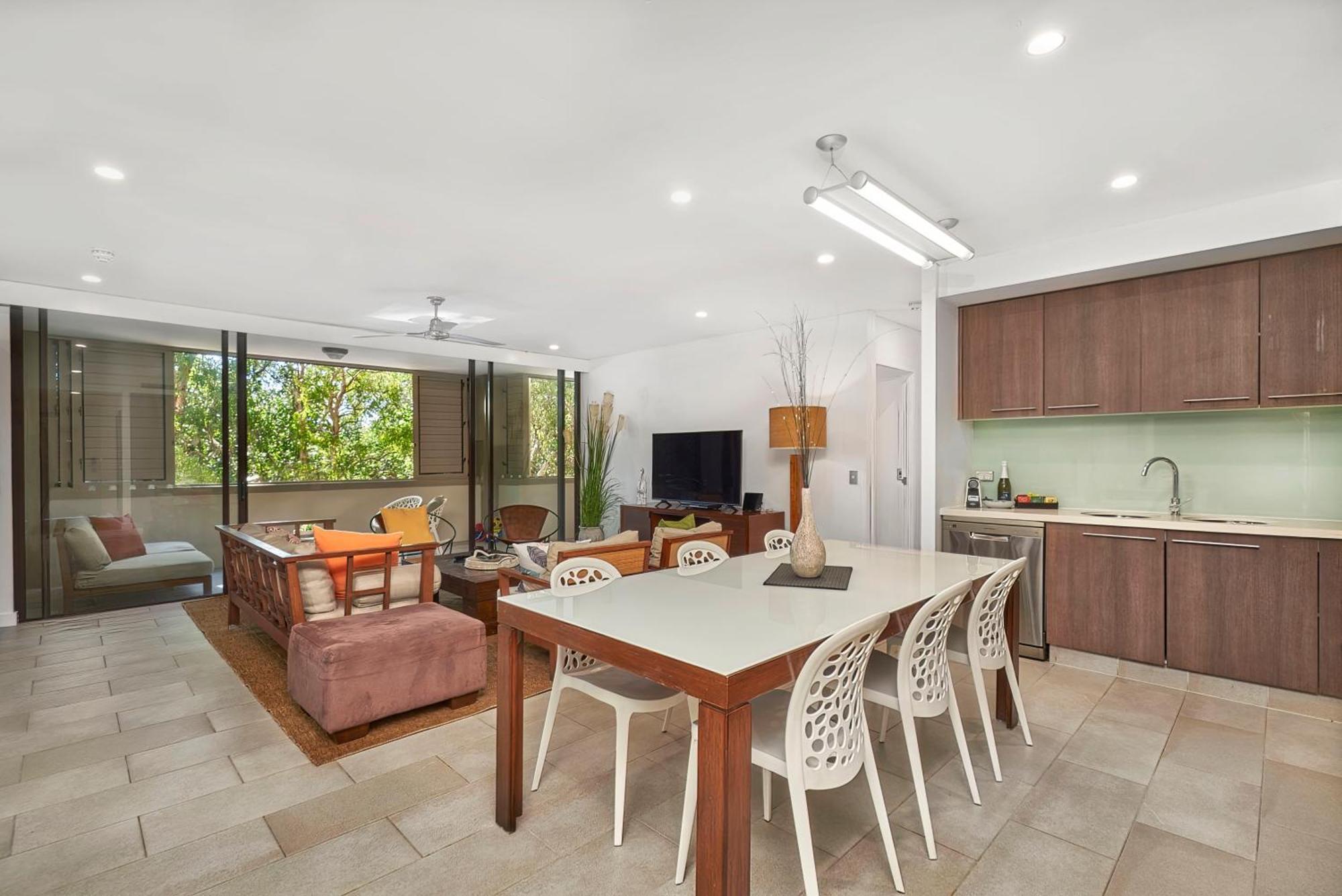 Private Apartments In The Temple Beachfront Resort Palm Cove Zimmer foto