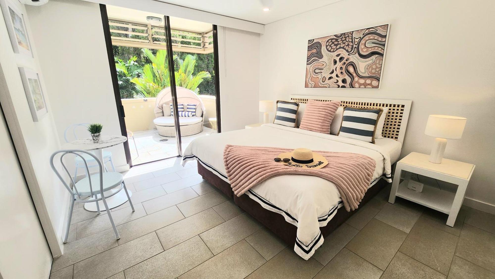 Private Apartments In The Temple Beachfront Resort Palm Cove Zimmer foto